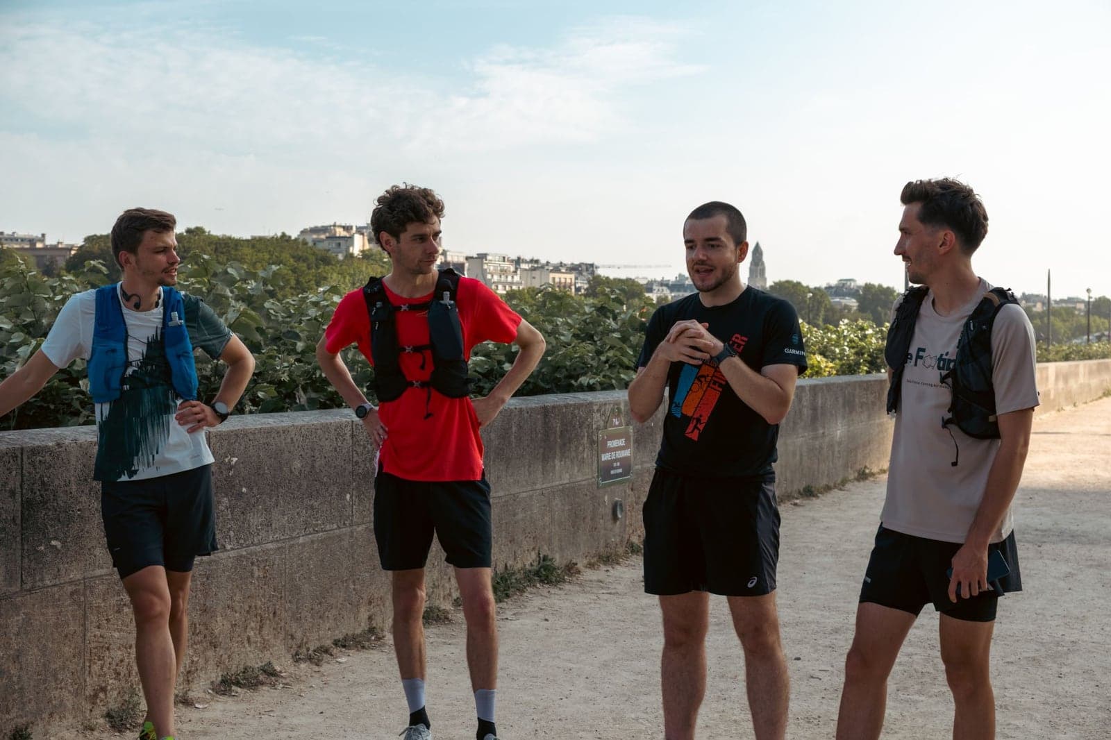 Briefing runners before a Pitch in Motion run in Paris