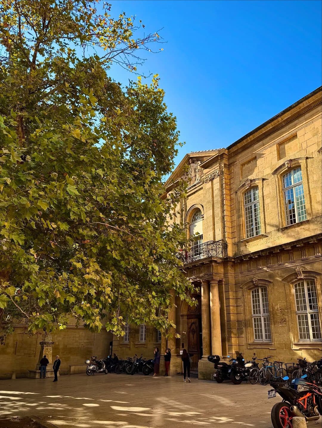 « Quand on est né là, on a le soleil dans le sang et la lumière dans l’âme. »